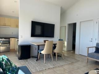 Palm Breeze 2 Bedroom Seaview Apartment 95m-Waiheke Island Resort - 6