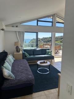 Palm Breeze 2 Bedroom Seaview Apartment 95m-Waiheke Island Resort - 1