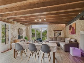 Maison en pierre pour 4 adultes,2 enfants avec jardin - 8