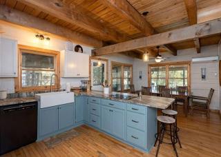 Lakefront Cabin with Private Dock and Amazing Hiking Trails in North Carolina - Glenville - 7