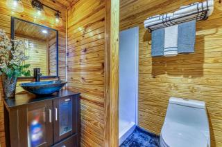 Gorgeous Tiny House with Indoor and Outdoor Lounging Space in Alabama - Rogersville - 2