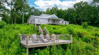 Spectacular Cabin with Home Theater and Fire Pit in Fort Payne, Alabama - 2