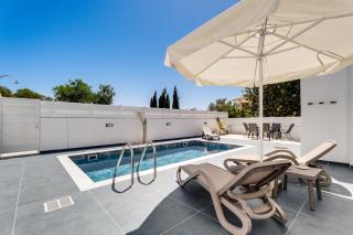 PANATHEON - Luxury 1 & 2 bdr bungalows 300 meters from sandy beach! - 3