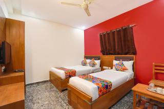 FabHotel Lloyds Inn - 4