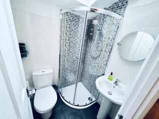25' Refurb Private Suite - Wimbledon LHRAccess - Sutton - 4