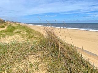 Cool Seaside Hut, Sandy & Quiet Norfolk Beach - Bacton - 7