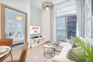 StayShort - Glamorous 1BR Apartment - Steps from the Beach - 0