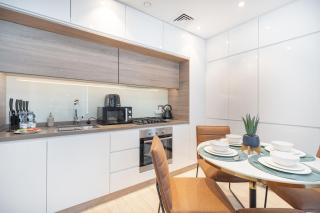 StayShort - Glamorous 1BR Apartment - Steps from the Beach - 9