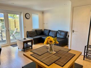 Pass the Keys Modern Home- Ideal for Professionals 5 mins to M4 - Swansea - 8