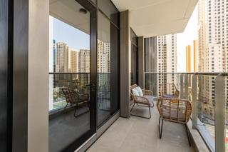Stunning 1BR with Breathtaking Views Dubai Marina - 2