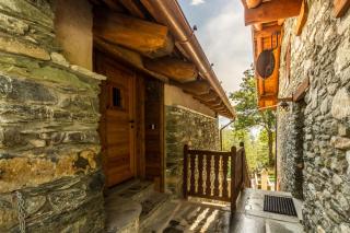 HelloCHALET Valtournenche - Pessey Chalet - 2 Apartments near lift with Garden and Mountain View - 9