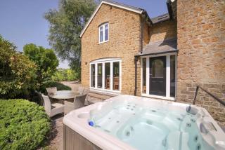 Beautiful Cottage Hot Tub & Tranquil Garden - Sherborne - 0