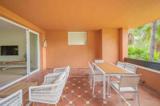 Apartment with large terrace, swimming pool and green areas, next to Puerto Banús - Marbella - 6