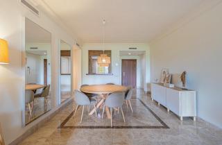 Apartment with large terrace, swimming pool and green areas, next to Puerto Banús - Marbella - 4