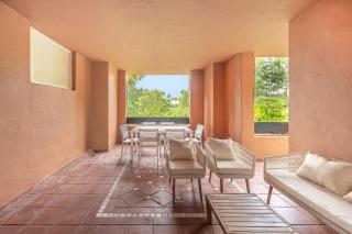 Apartment with large terrace, swimming pool and green areas, next to Puerto Banús - Marbella - 7