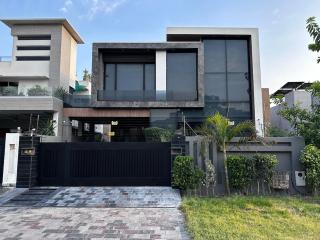 Modern Spacious, Entire House 4-Bedrooms in DHA - 0