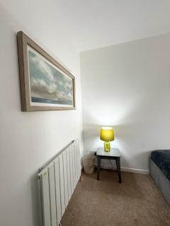Lovely 2 Bed End Terrace - Private Parking - Garden - 4