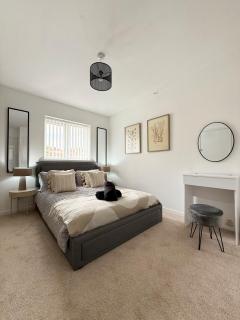 Lovely 2 Bed End Terrace - Private Parking - Garden - 2