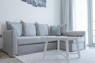 Free housekeeping visits during your stay - StayShort - Sleek 1 BR in Studio One Tower with Great Amenities - 2