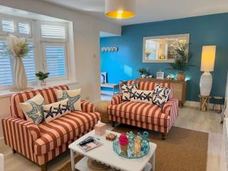 Luxury Coastal Escape with Mumbles Lighthouse View Pass the Keys - Swansea - 0