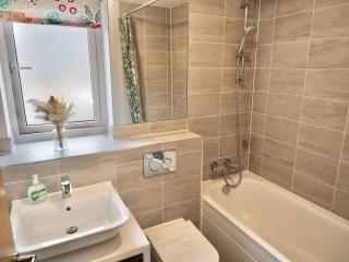 Modern & Stylish 3 Bedoom Home in Taunton - Taunton - 3