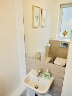 Modern & Stylish 3 Bedoom Home in Taunton - 1