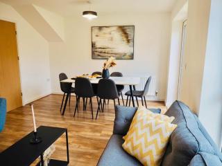 Modern & Stylish 3 Bedoom Home in Taunton - 2