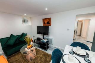 Sale 2-Bedroom Apt Sleeps 5 with Free Parking - Sale - 5