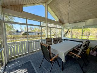 Close to the Beach, Large Garden with 2 Patios & BBQ - 7