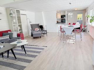 Close to the Beach, Large Garden with 2 Patios & BBQ - Falkenberg - 2