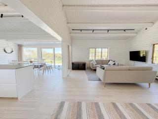 Charming House by the Sea with Beautiful Garden - Glommen - 1