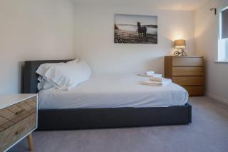 Comfortable 3 Bedroom Home w Garden and Parking - 5