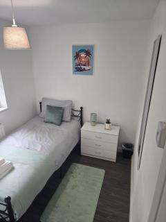 Corby Stay 2BR Work Trips & Family Friendly - Corby - 2