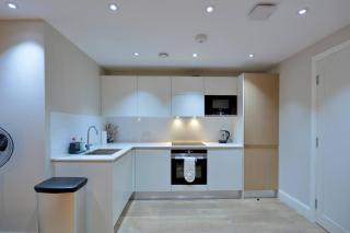 2 bed flat 20 mins to central London 15 mins to Gatwick - 0