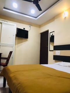 Crown palace tourist home - Ernakulam - 8