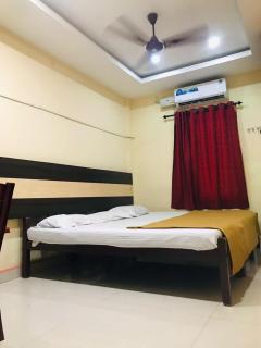 Crown palace tourist home - Ernakulam - 1