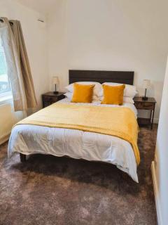 House with 3 BR and 2 Parking bays - Airport 6 Min Walk - Manchester - 7