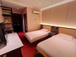 Hotel O GHC Near Penang Street Art Formerly Queen City Hotel - George Town - 2