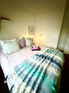 Private, Central, Sunny Guest Room in Welcoming Home - Campbelltown - 2