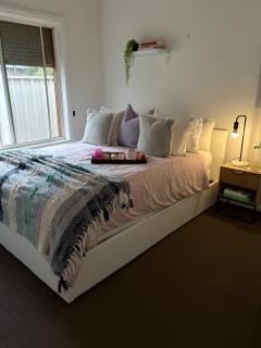 Private, Central, Sunny Guest Room in Welcoming Home - Campbelltown - 9