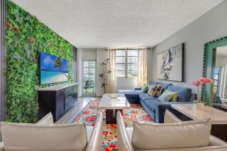 Beachfront Oasis in Sunny Isles 4BR, Pool & Tennis - Sunny Isles Beach - 9