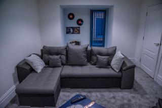 Bv Luxury 3 Bedroom Townhouse At Bed Cliff Oaks - Leeds - 1