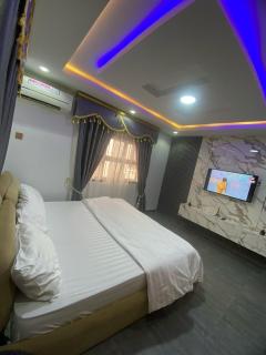 Luxury 2 Bedroom Apartment - Magodo - 9
