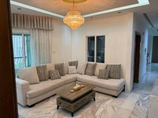 Fully Equipped 3BR Apt in Family-Friendly Building - Amman - 2