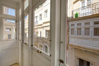 Central Sliema 2BR Stay with private balcony by 360 Estates - Sliema - 7