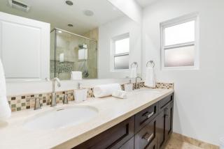 Walk to Ventura Boulevard Pool & HotTub with PingPong & BBQ - Sherman Oaks - 9