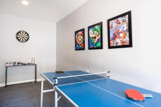 Walk to Ventura Boulevard Pool & HotTub with PingPong & BBQ - 1