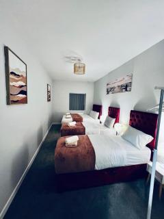 Elite Apt nr Strood stn, High street, Medway, Rochester Castle & Cathedral - 7