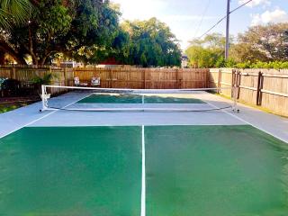 The Pickleball Beach Bungalow - 6