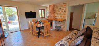 Stone House with Pool, Set in Idillic Countryside - Villa Mir - Postira - 1